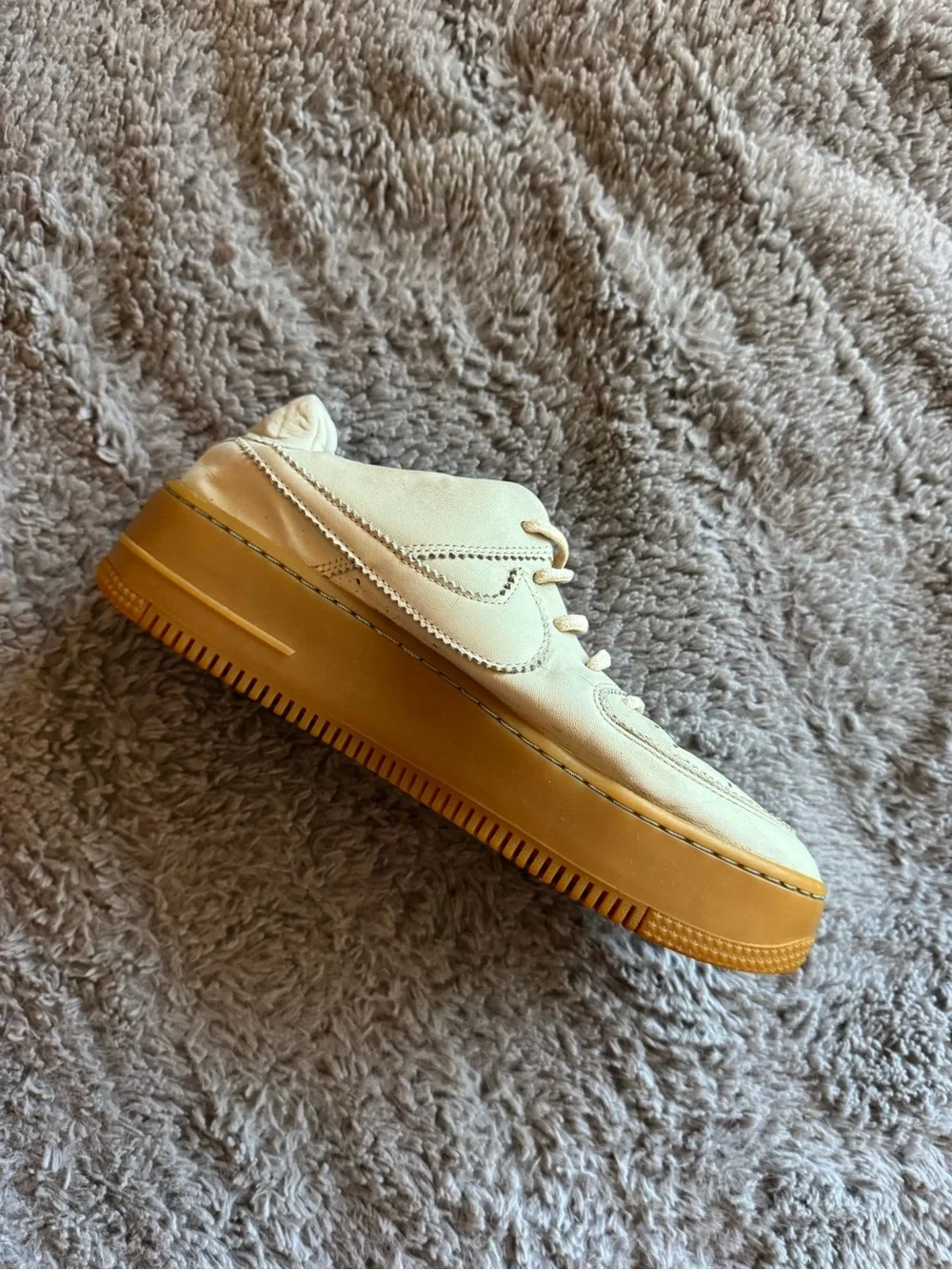 NIKE Women’s Air Force 1 Sage Low LX Platform Sneakers Size 9